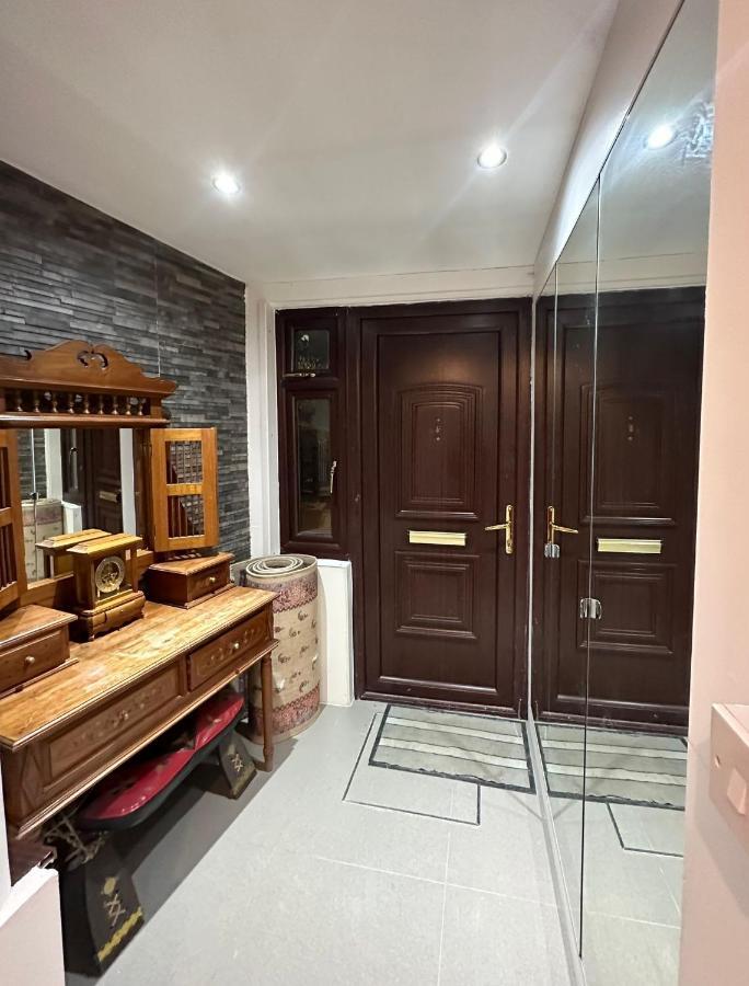 Relaxing Room In Spacious House Londra Esterno foto