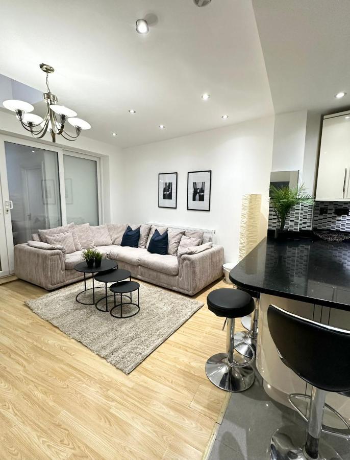 Relaxing Room In Spacious House Londra Esterno foto